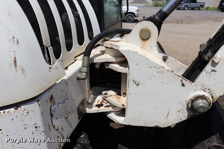 image for item DQ9438 2007 Bobcat 442C compact excavator