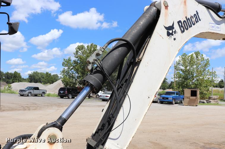 image for item DQ9438 2007 Bobcat 442C compact excavator