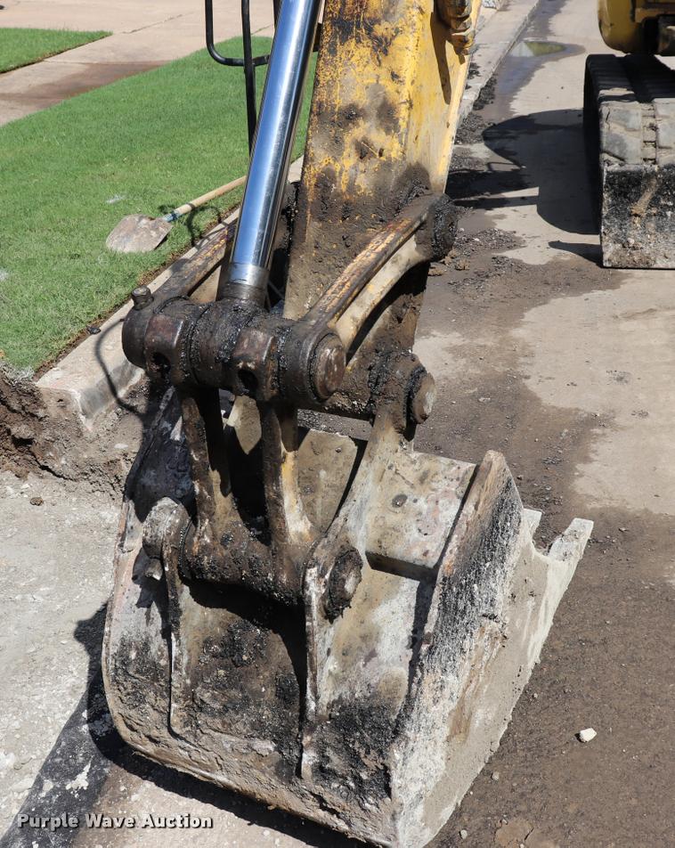 image for item DQ9439 2004 Komatsu PC78MR-6 mini excavator