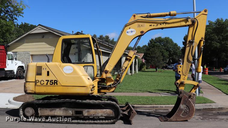 image for item DQ9440 2001 Komatsu PC75 mini excavator