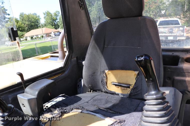 image for item DQ9440 2001 Komatsu PC75 mini excavator