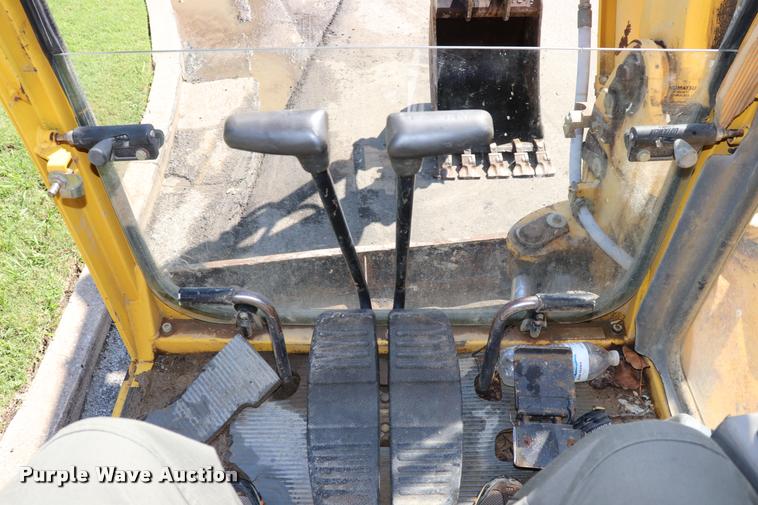 image for item DQ9440 2001 Komatsu PC75 mini excavator