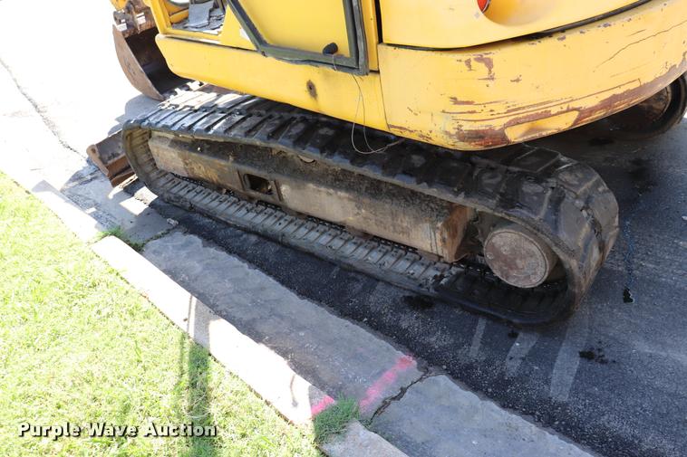 image for item DQ9440 2001 Komatsu PC75 mini excavator