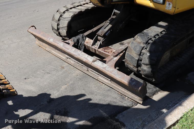 image for item DQ9440 2001 Komatsu PC75 mini excavator