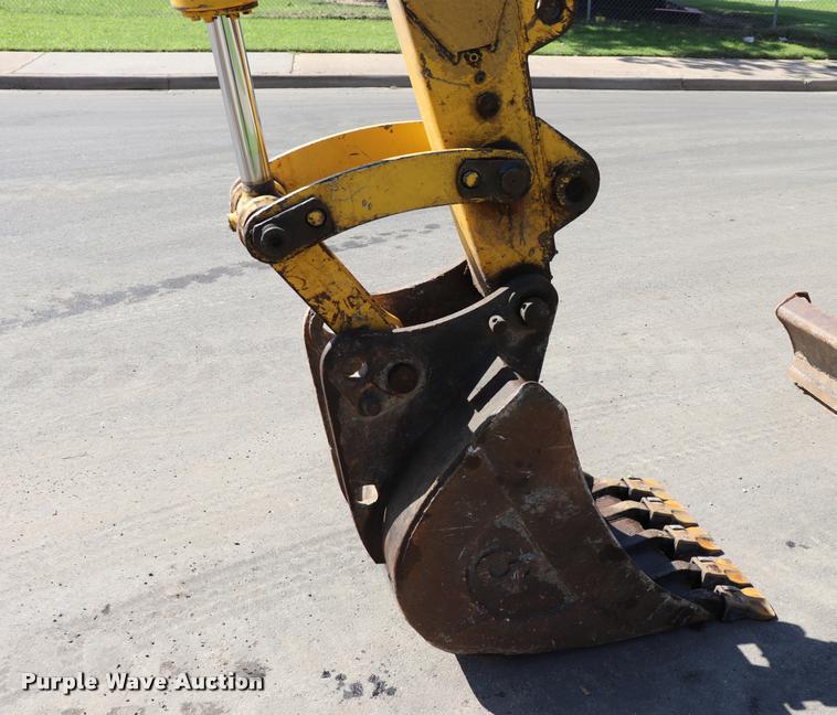 image for item DQ9440 2001 Komatsu PC75 mini excavator