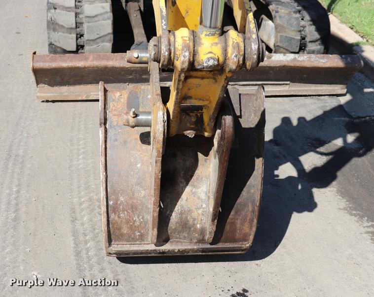 image for item DQ9440 2001 Komatsu PC75 mini excavator