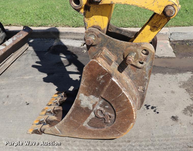 image for item DQ9440 2001 Komatsu PC75 mini excavator