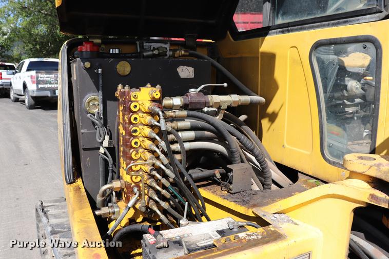 image for item DQ9440 2001 Komatsu PC75 mini excavator