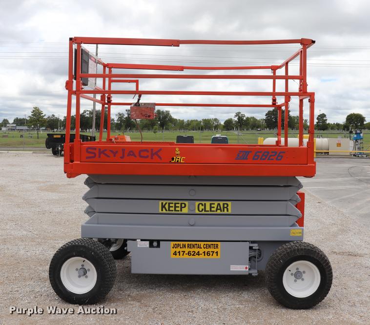 image for item DQ9454 Sky Jack 6826 scissor lift