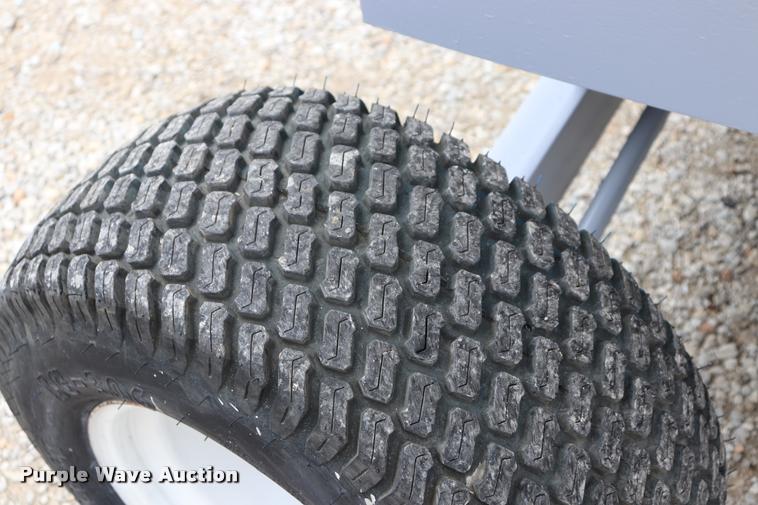 image for item DQ9454 Sky Jack 6826 scissor lift