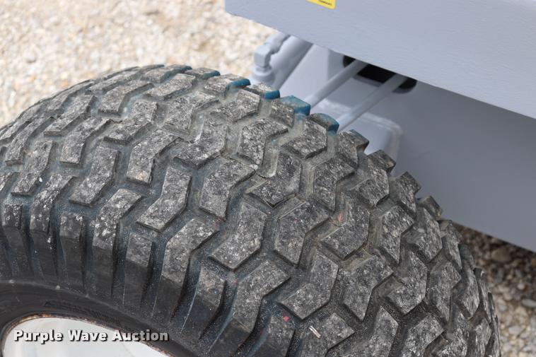 image for item DQ9454 Sky Jack 6826 scissor lift