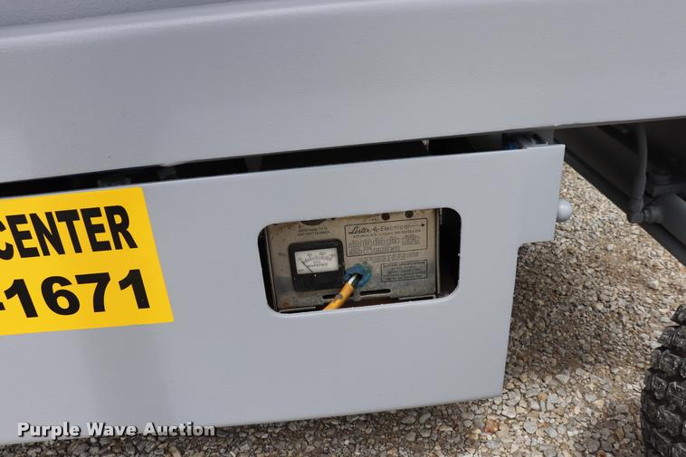 image for item DQ9454 Sky Jack 6826 scissor lift