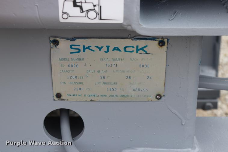 image for item DQ9454 Sky Jack 6826 scissor lift