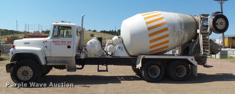 image for item J5441 1995 Ford LT9000 ready mix truck