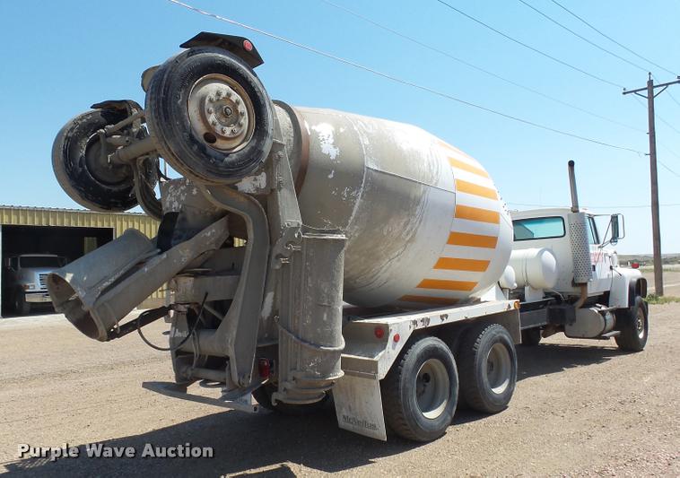 image for item J5441 1995 Ford LT9000 ready mix truck