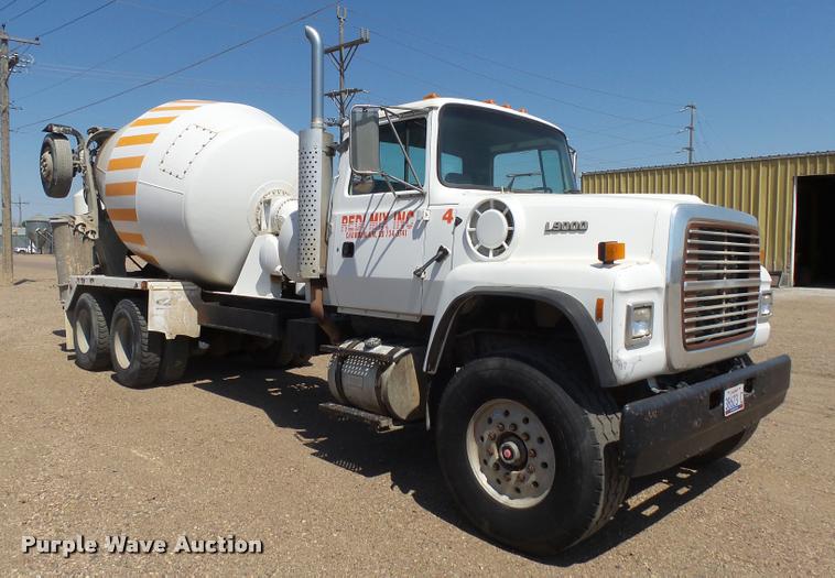 image for item J5441 1995 Ford LT9000 ready mix truck