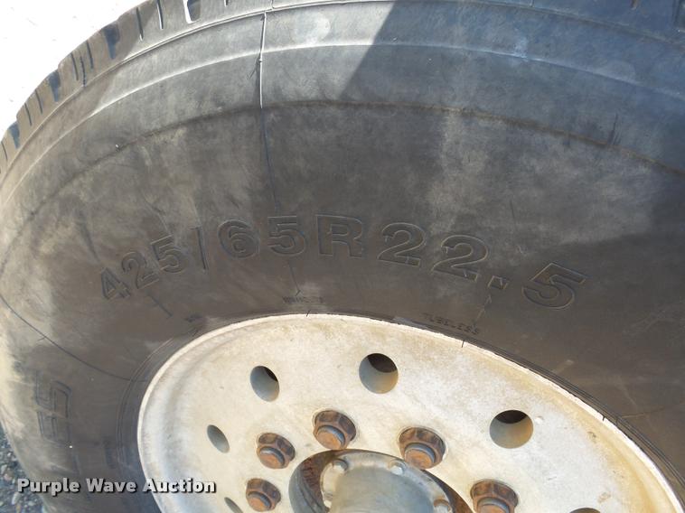 image for item J5441 1995 Ford LT9000 ready mix truck