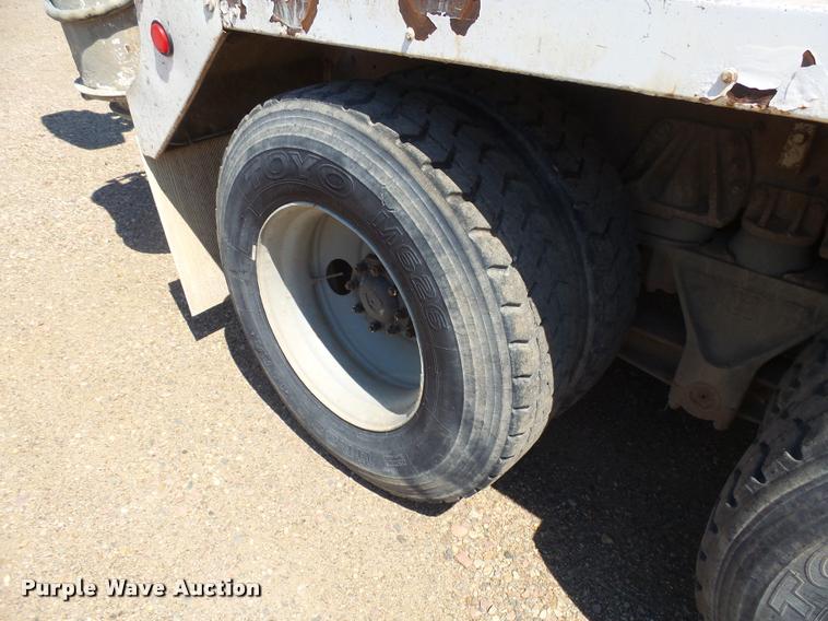 image for item J5441 1995 Ford LT9000 ready mix truck