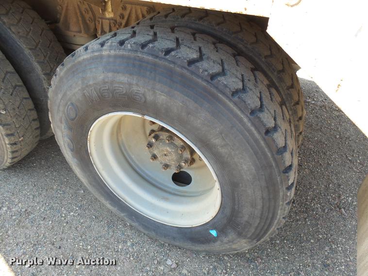 image for item J5441 1995 Ford LT9000 ready mix truck