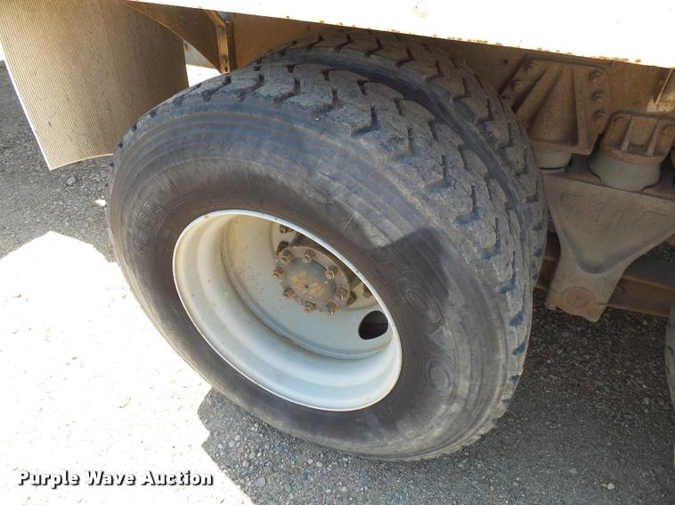 image for item J5441 1995 Ford LT9000 ready mix truck