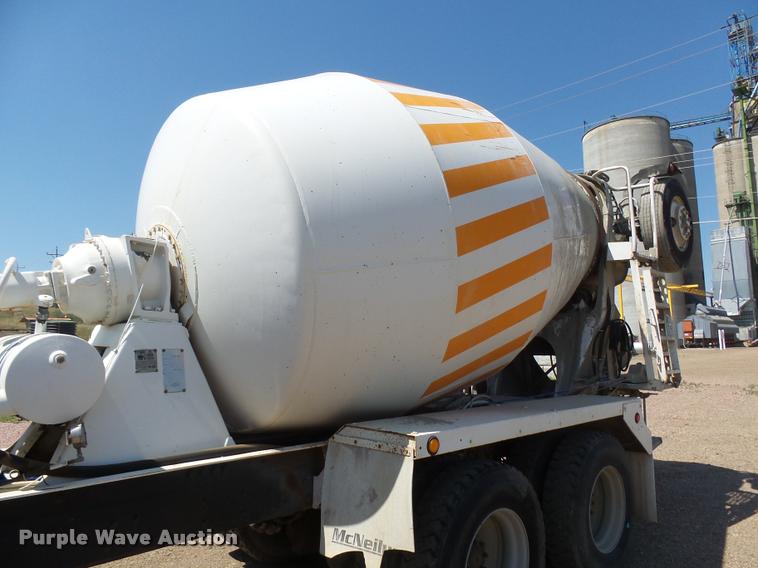 image for item J5441 1995 Ford LT9000 ready mix truck