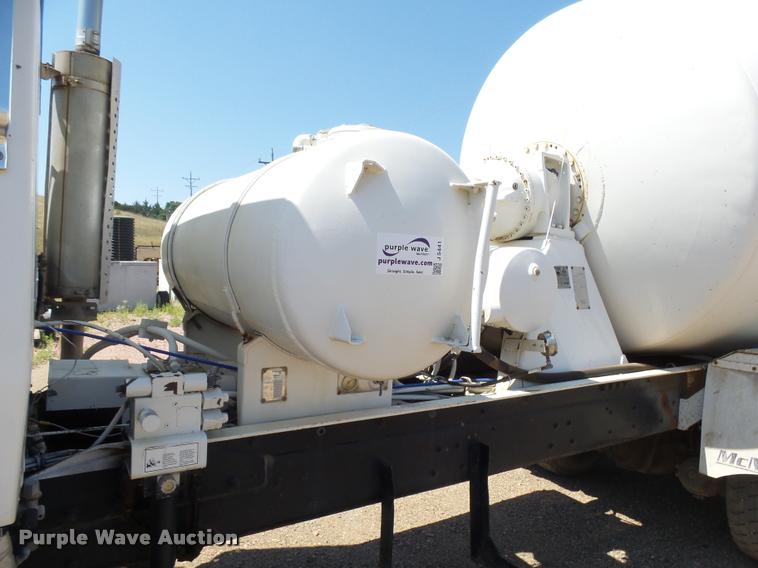 image for item J5441 1995 Ford LT9000 ready mix truck