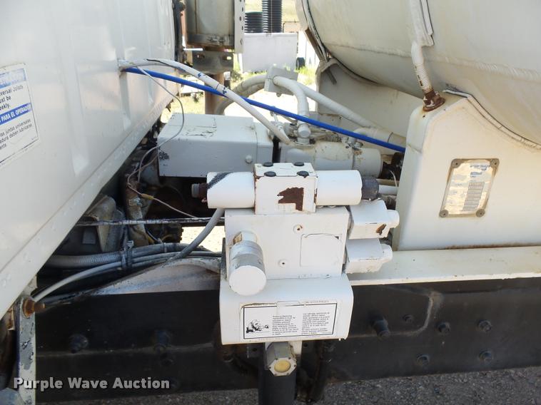 image for item J5441 1995 Ford LT9000 ready mix truck