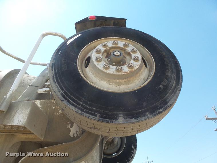 image for item J5441 1995 Ford LT9000 ready mix truck