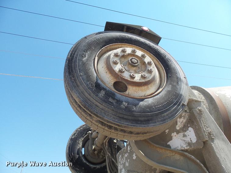 image for item J5441 1995 Ford LT9000 ready mix truck