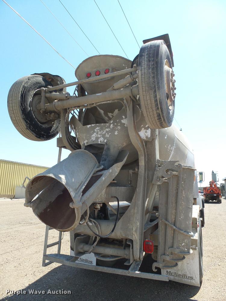 image for item J5441 1995 Ford LT9000 ready mix truck