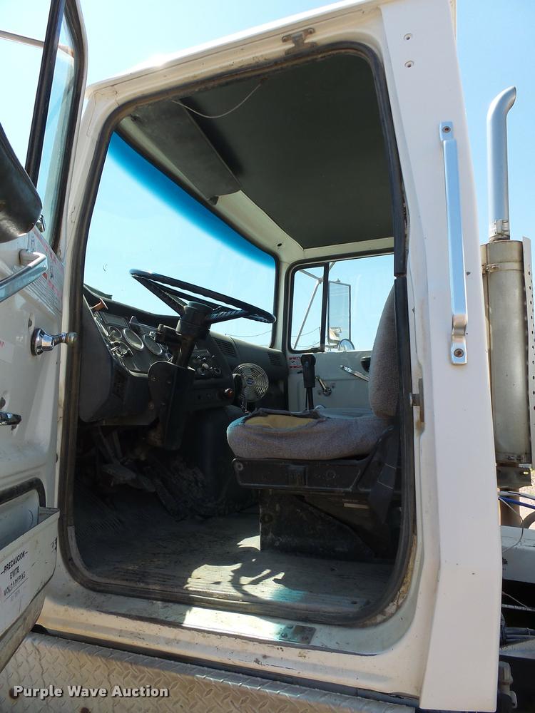 image for item J5441 1995 Ford LT9000 ready mix truck