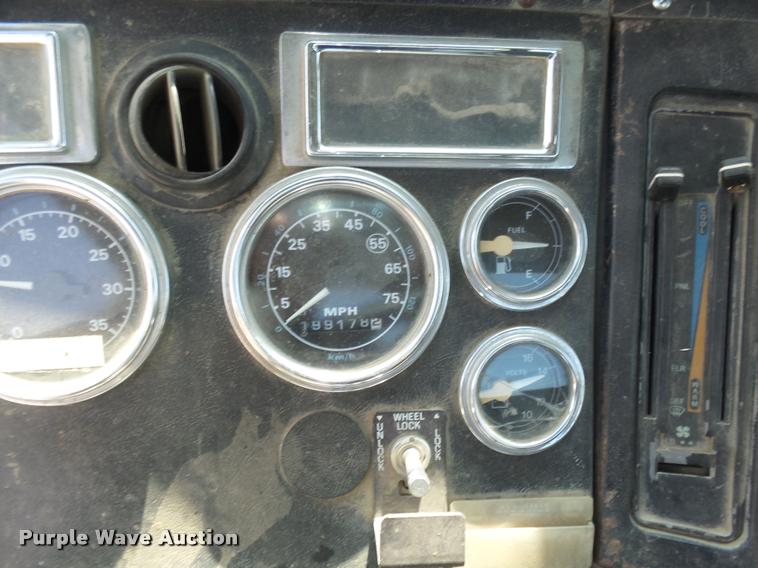 image for item J5441 1995 Ford LT9000 ready mix truck