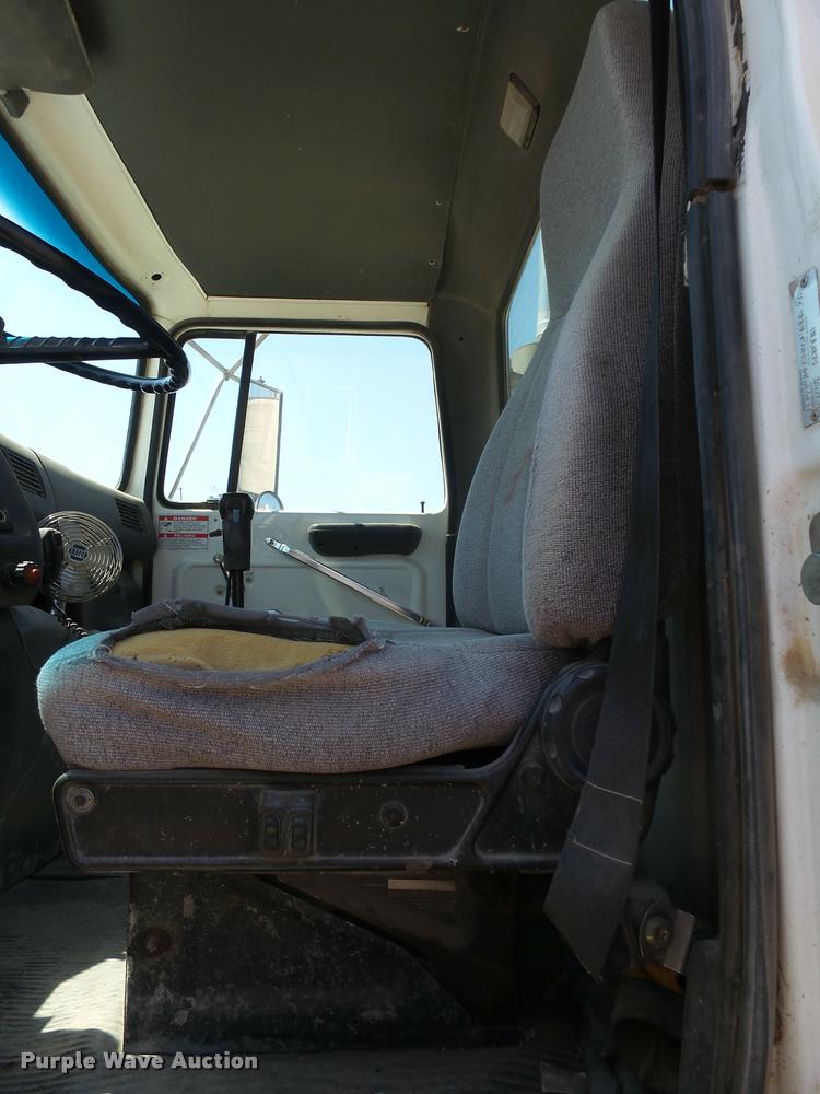 image for item J5441 1995 Ford LT9000 ready mix truck