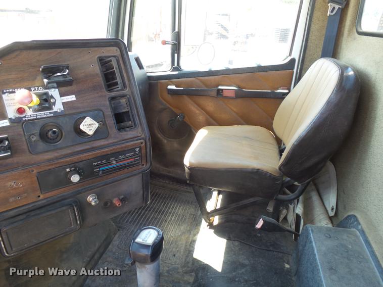 image for item J5442 1989 Freightliner FLC11264T/ST crane truck