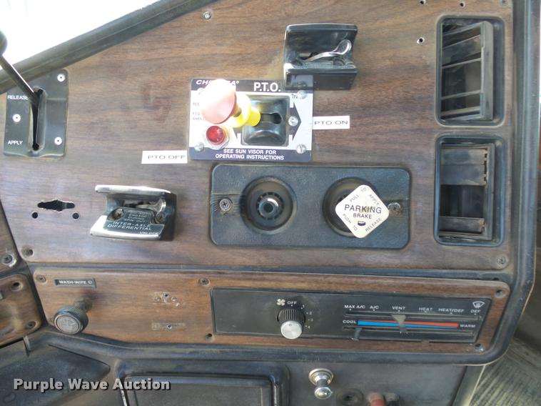 image for item J5442 1989 Freightliner FLC11264T/ST crane truck