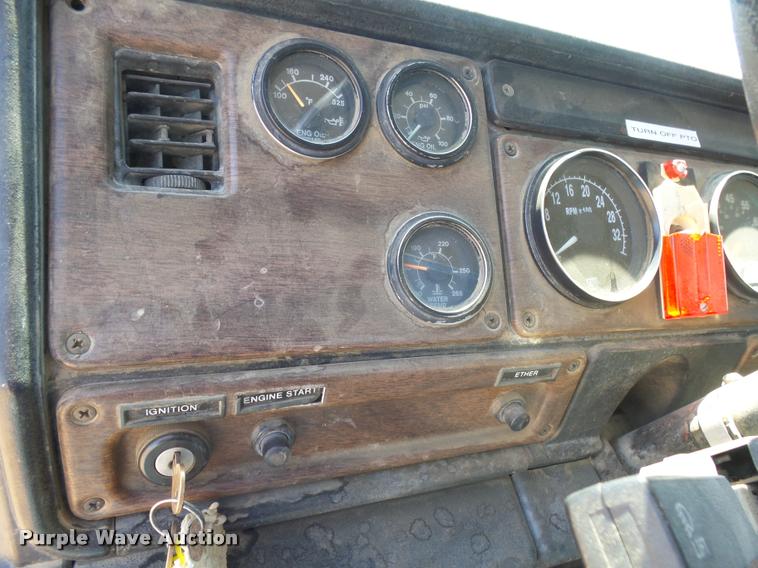 image for item J5442 1989 Freightliner FLC11264T/ST crane truck