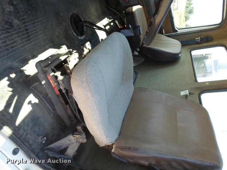 image for item J5442 1989 Freightliner FLC11264T/ST crane truck