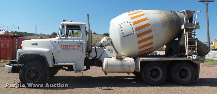 image for item J5443 1989 Ford LT8000 ready mix truck