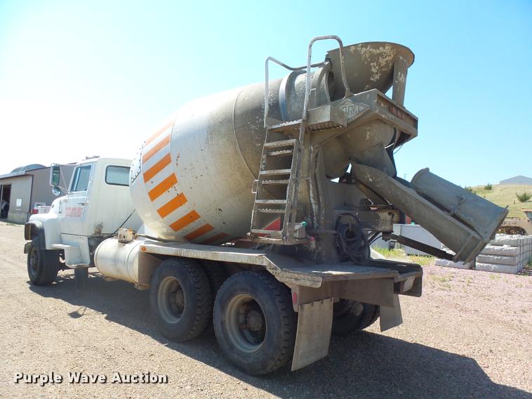 image for item J5443 1989 Ford LT8000 ready mix truck