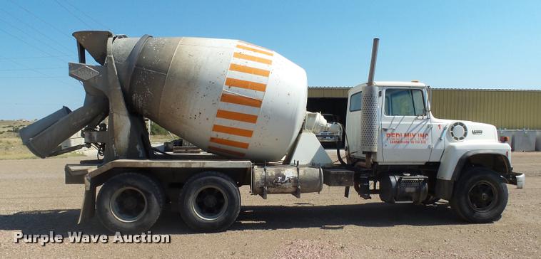 image for item J5443 1989 Ford LT8000 ready mix truck