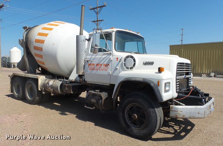 image for item J5443 1989 Ford LT8000 ready mix truck