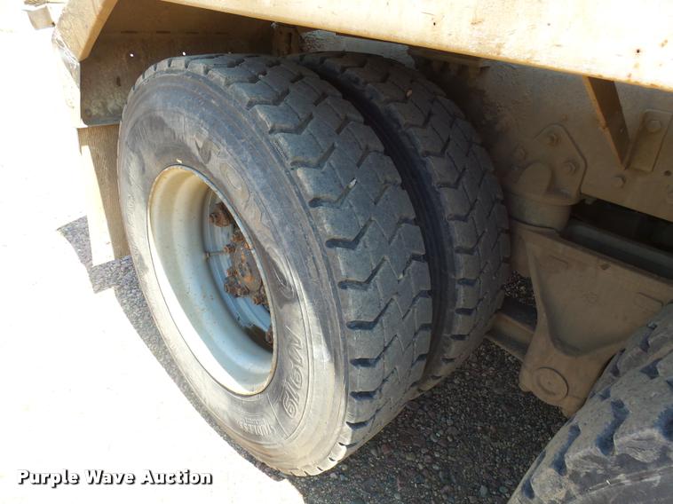 image for item J5443 1989 Ford LT8000 ready mix truck