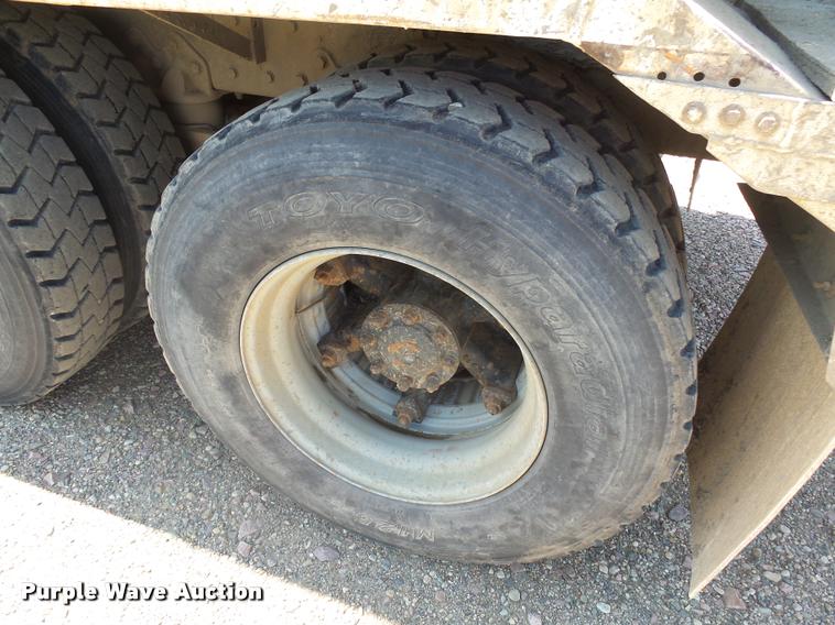 image for item J5443 1989 Ford LT8000 ready mix truck