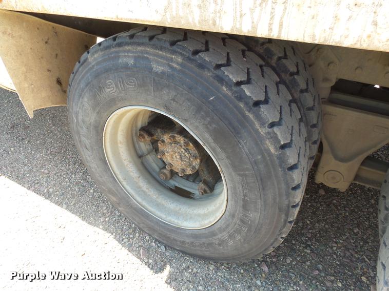 image for item J5443 1989 Ford LT8000 ready mix truck