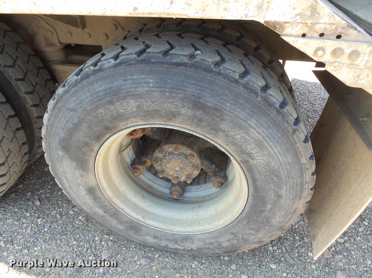 image for item J5443 1989 Ford LT8000 ready mix truck