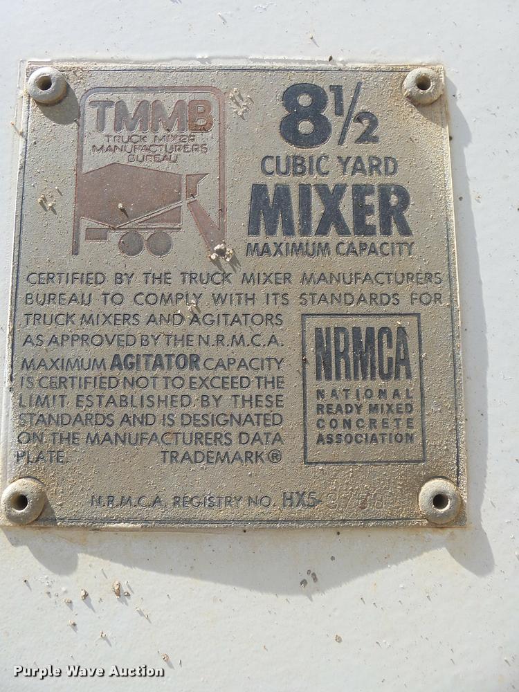 image for item J5443 1989 Ford LT8000 ready mix truck