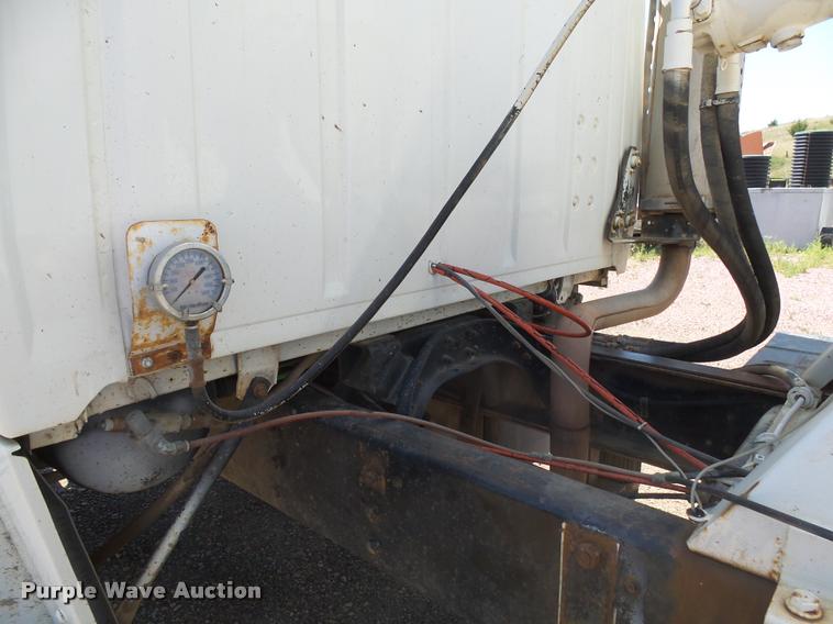 image for item J5443 1989 Ford LT8000 ready mix truck