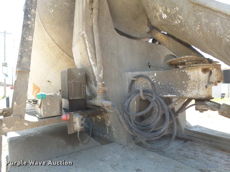 image for item J5443 1989 Ford LT8000 ready mix truck