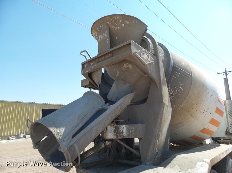 image for item J5443 1989 Ford LT8000 ready mix truck