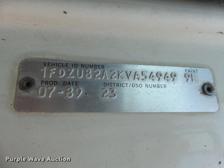 image for item J5443 1989 Ford LT8000 ready mix truck